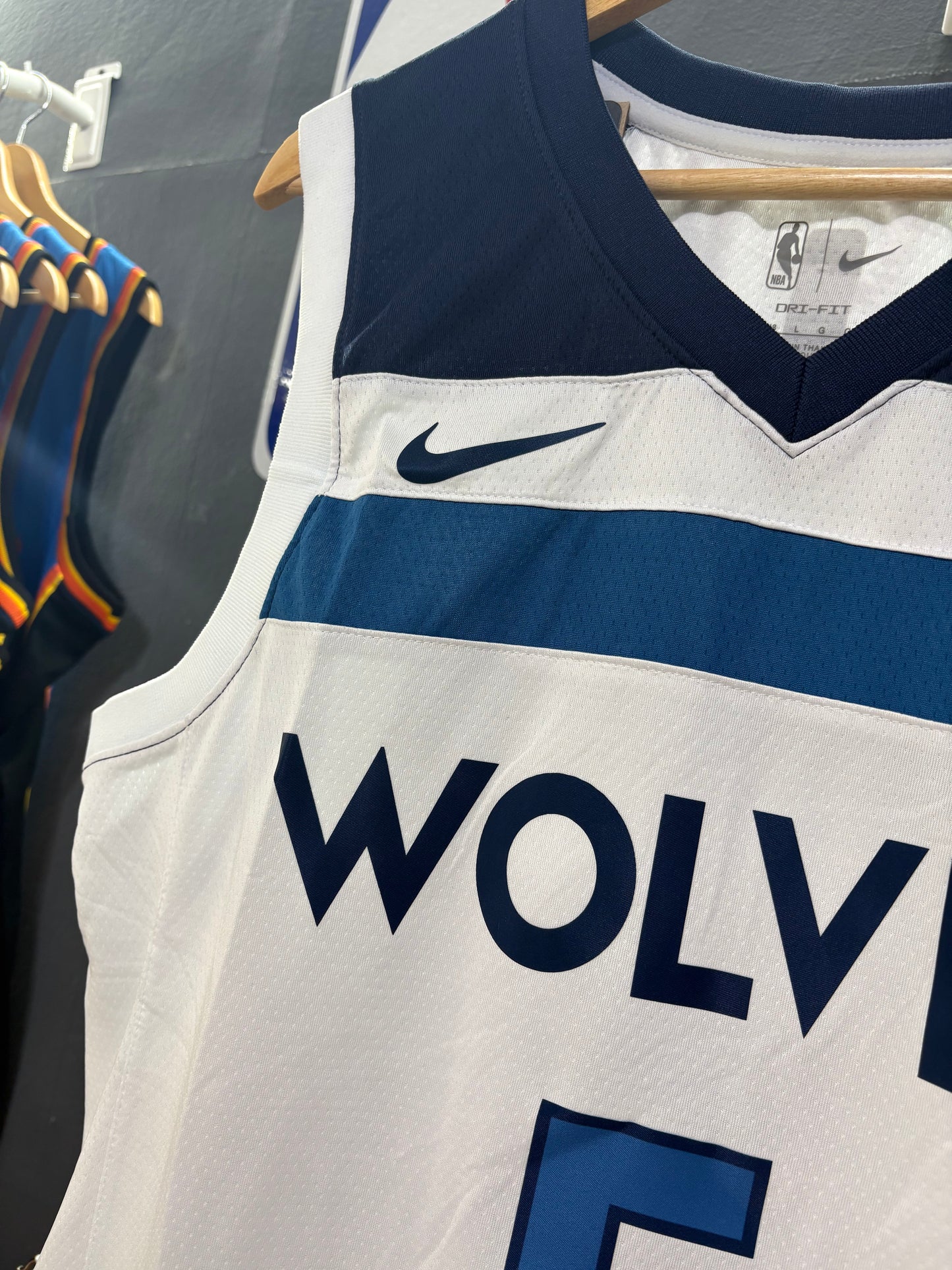 Minnesota Timberwolves Association Edition Blanca y Azul "Wolves" #5 - VERSION FAN