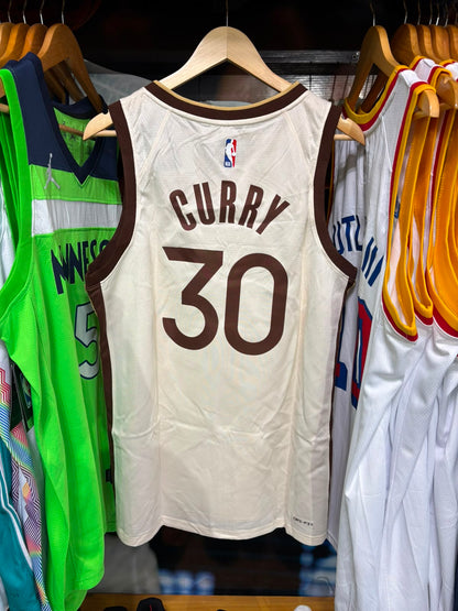 Camiseta Golden State Warriors #30 – Stephen Curry "The Town" | Adulto