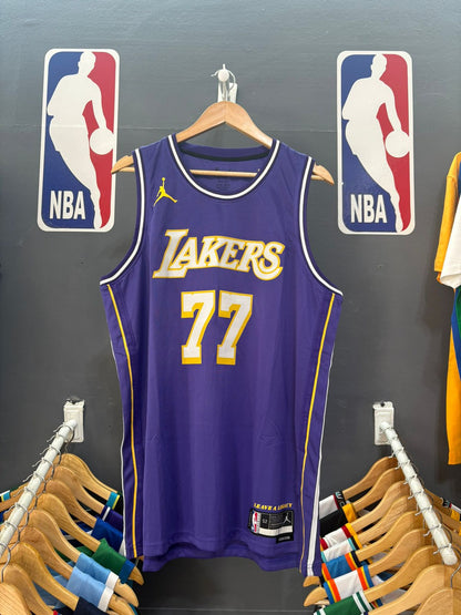 Los Angeles Lakers Statement Edition Violeta #77 - VERSION FAN