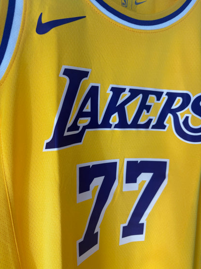 Los Angeles Lakers Icon Edition Amarilla #77 - VERSION FAN