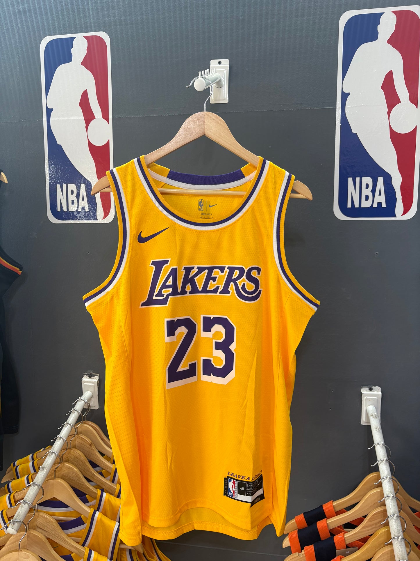 Los Angeles Lakers LeBron James Icon Edition Amarilla #23 - VERSION FAN