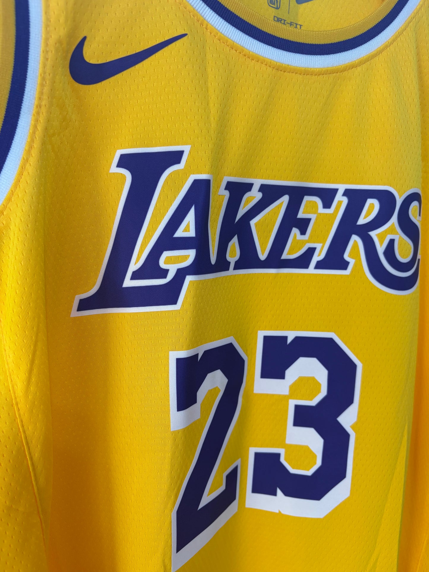 Los Angeles Lakers LeBron James Icon Edition Amarilla #23 - VERSION FAN