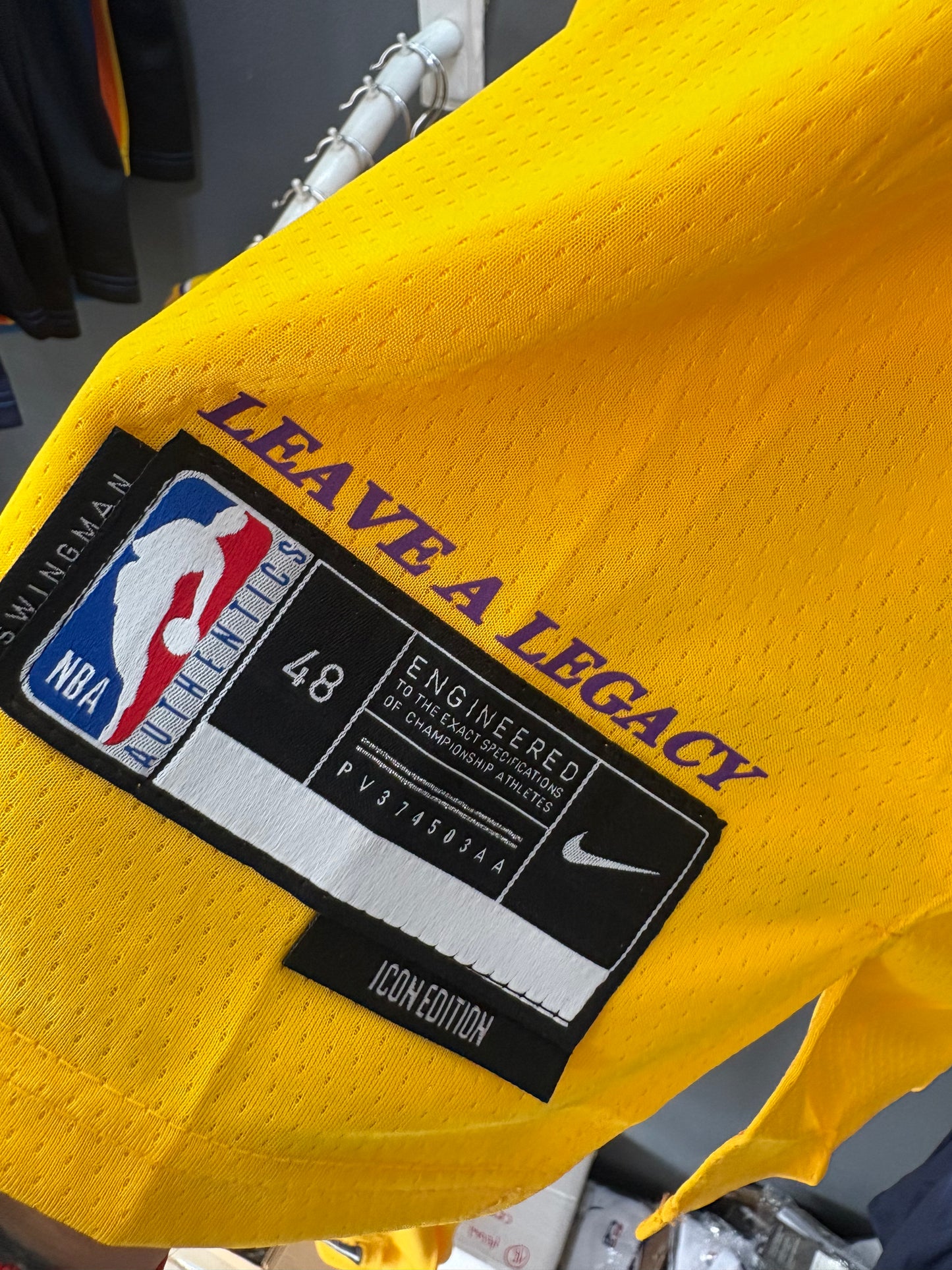 Los Angeles Lakers LeBron James Icon Edition Amarilla #23 - VERSION FAN