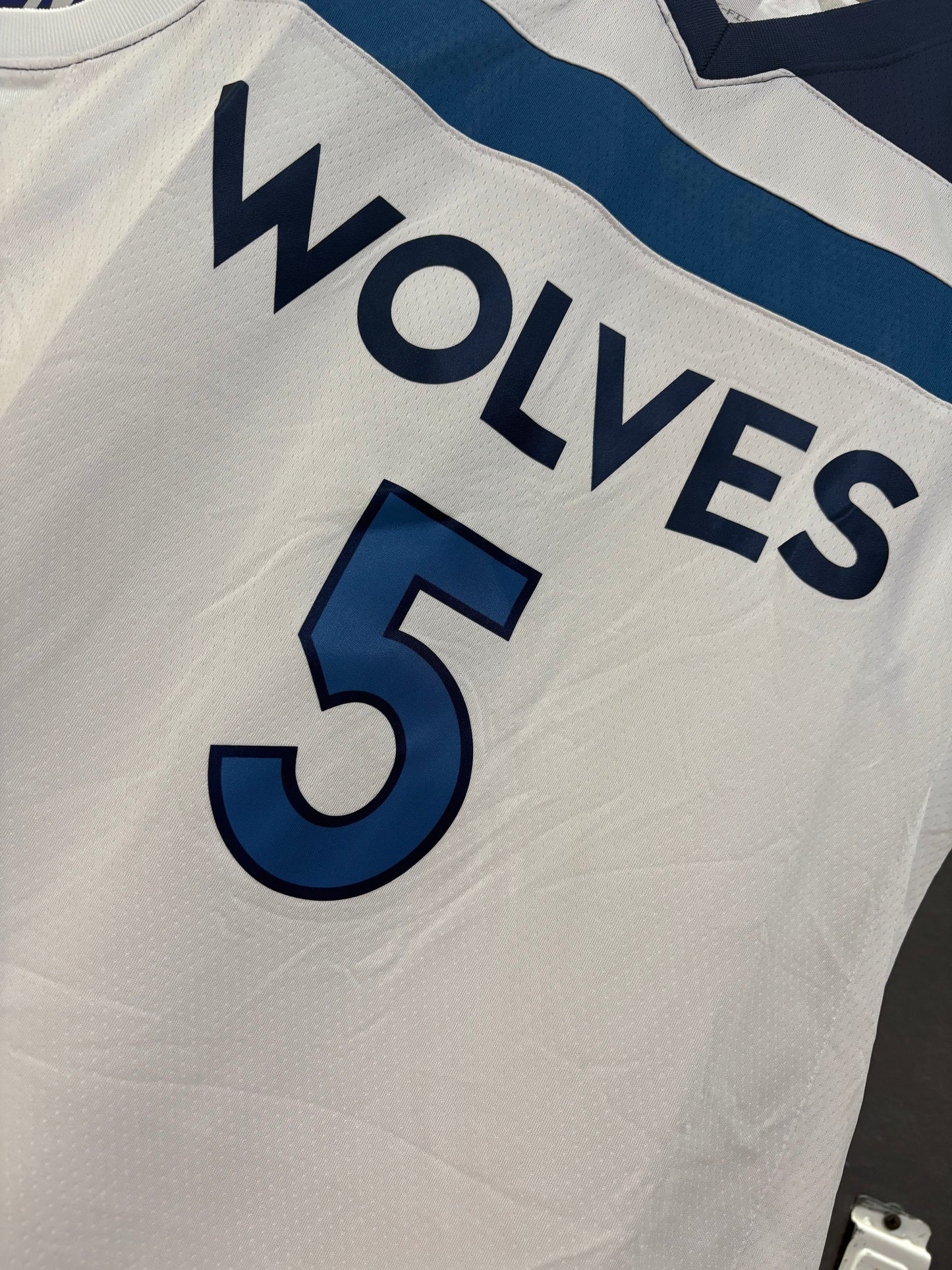 Minnesota Timberwolves Association Edition Blanca y Azul "Wolves" #5 - VERSION FAN