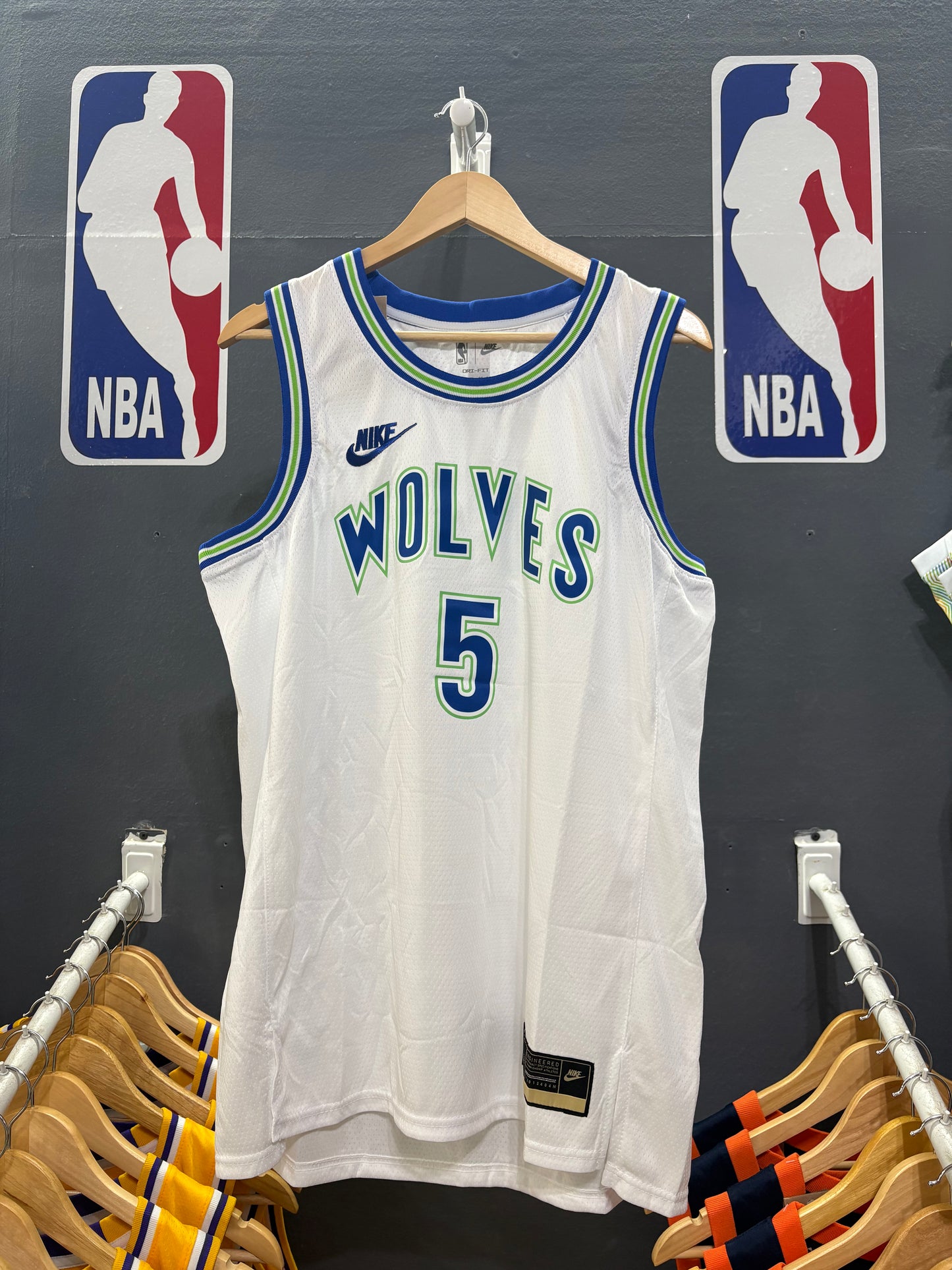 Minnesota Timberwolves Association Edition Blanca y Verde “Wolves” #5 - VERSION FAN