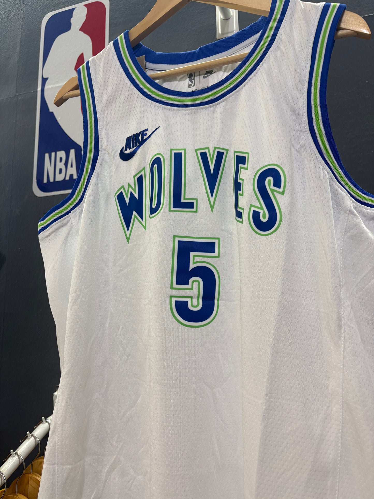 Minnesota Timberwolves Association Edition Blanca y Verde “Wolves” #5 - VERSION FAN