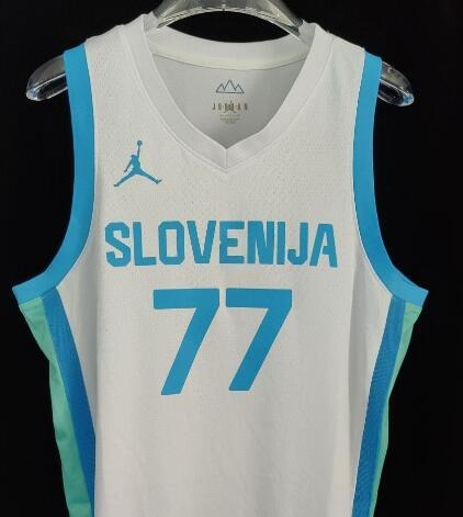Camiseta Selección de Eslovenia N.º 77 – Luka Dončić