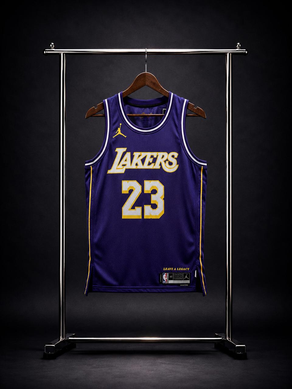 Camiseta Los Angeles Lakers LeBron James N.º 23 – Icon Edition