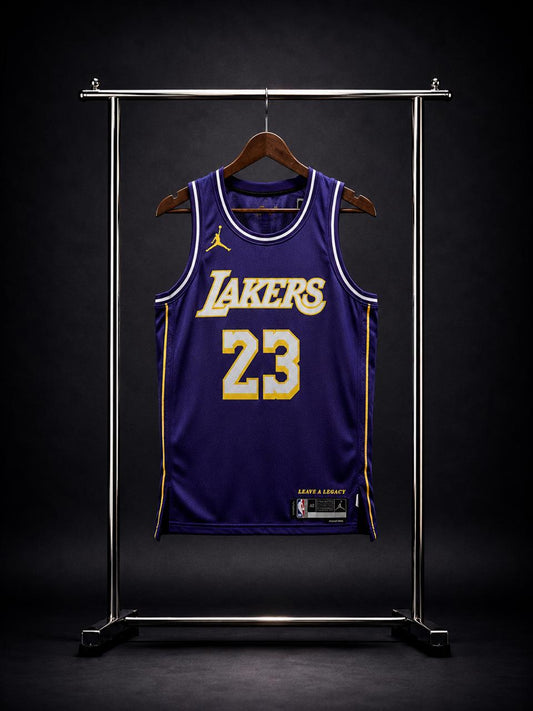 Camiseta Los Angeles Lakers LeBron James N.º 23 – Icon Edition