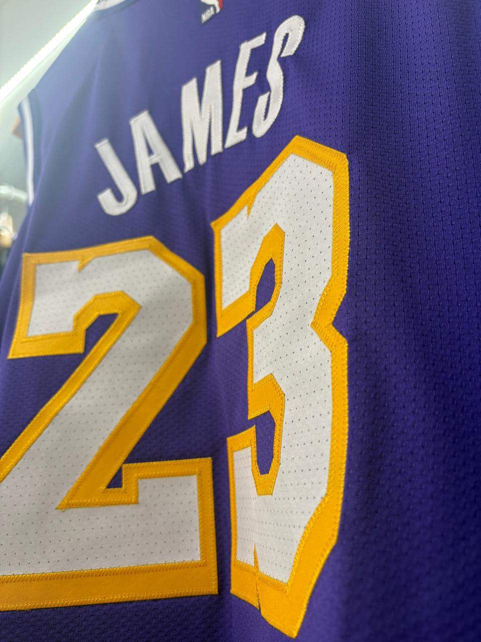 Los Angeles Lakers LeBron James Statement Edition Violeta #23 - VERSION PLAYER