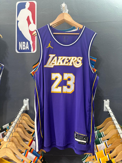Los Angeles Lakers LeBron James Statement Edition Violeta #23 - VERSION PLAYER