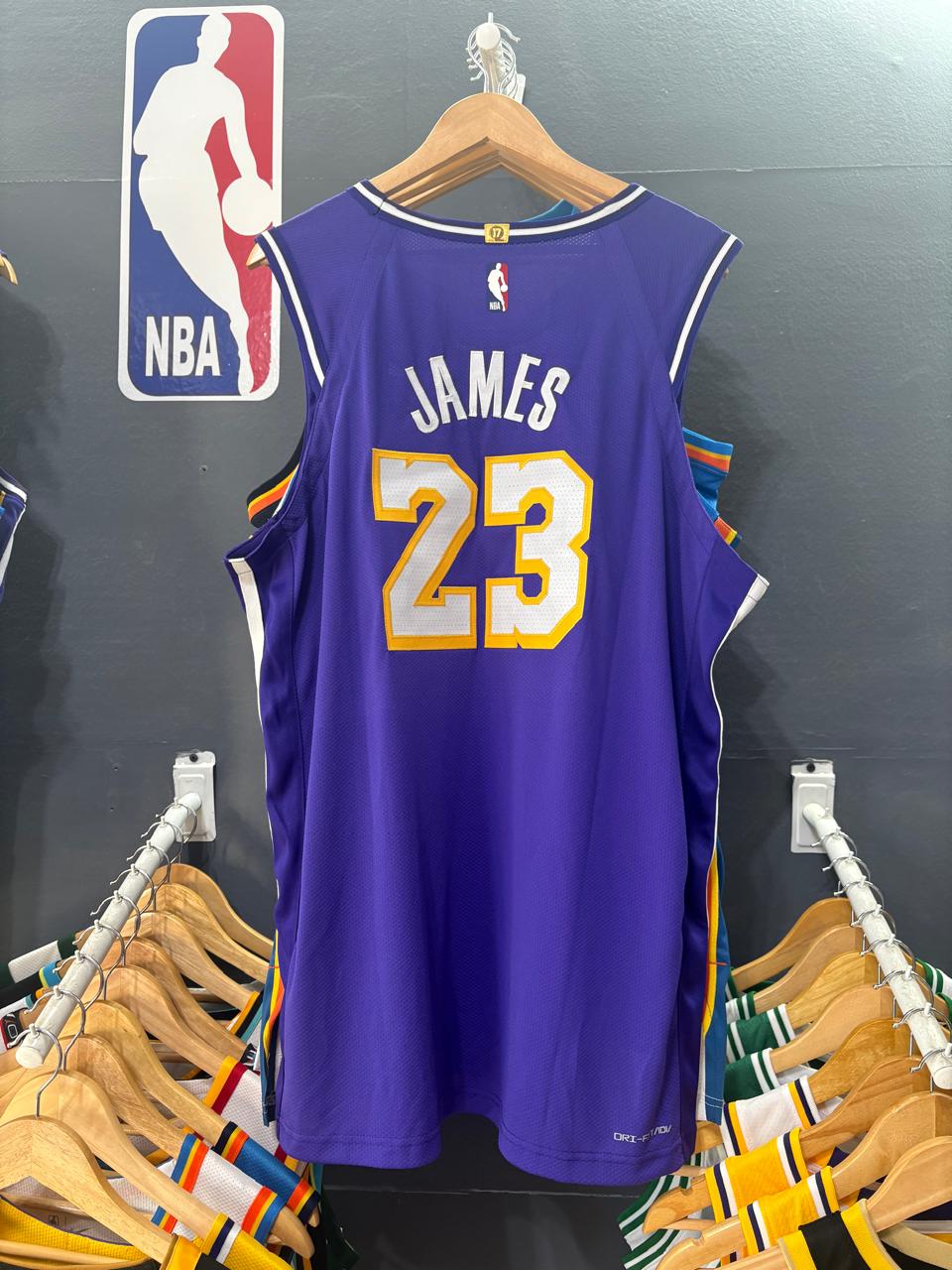 Los Angeles Lakers LeBron James Statement Edition Violeta #23 - VERSION PLAYER