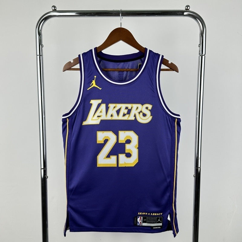 Camiseta Los Angeles Lakers LeBron James N.º 23 – Icon Edition