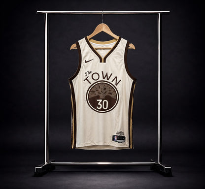 Camiseta Golden State Warriors #30 – Stephen Curry "The Town" | Adulto